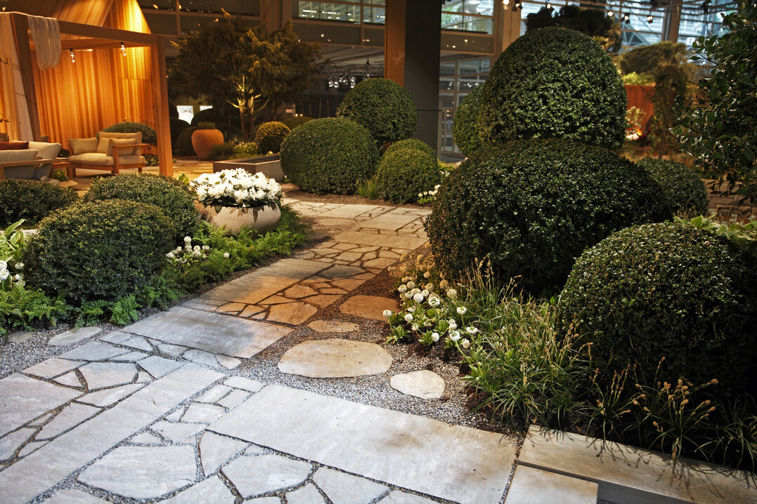 Zu allen Himmelsrichtungen (Creabeton Baustoff, Zingg Gartengestaltung)