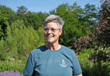 Sie hat den mutigen Schritt gewagt  und nie bereut: Petra Frey tauschte Finanzwelt gegen Pflanzenvielfalt und fhrt heute mit Freude ein Team in der Staudengrtnerei Gaimayer.