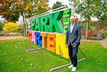 Geschäftsführer Christian Wandscher mit Parksignet