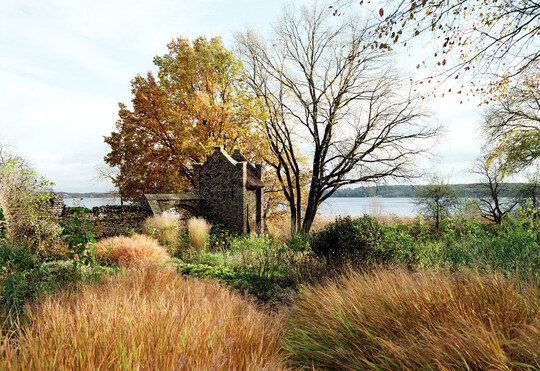 Im Sp�therbst, wenn die B�ume ihr Laub verlieren, wird der Schwielowsee sichtbarer. W�hrend der Vegetationsperiode ist er nur von wenigen Pl�tzen ersichtlich.