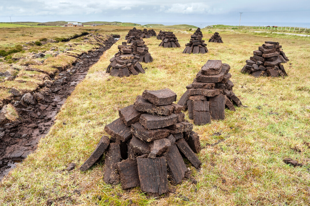 Torfabbau in Balallan auf der Isle of Lewis, Schottland