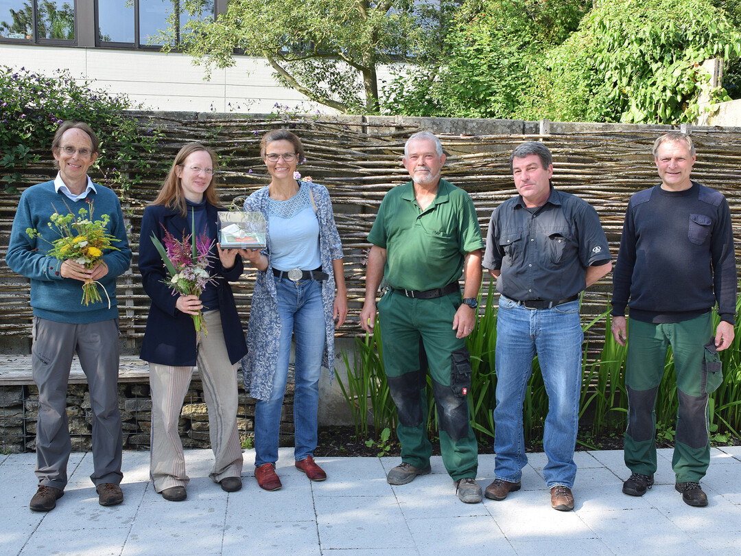 Das Team des Botanischen Gartens – von links: Professor Christoph Althaus (ehemaliger Wissenschaftlicher Leiter), Nachwuchsprofessorin Nora Huxmann (neue Wissenschaftliche Leiterin), Ute Aland (Technische Leiterin), Gärtner Winfried Thiele, Professor Hans-Jürgen Geyer (Fachgebiet Pflanzenverwendung und Vegetationstechnik), Gärtner Matthias Honig