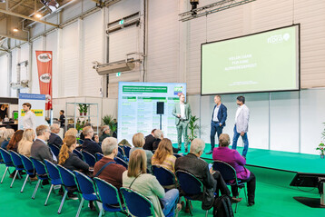 Die IPM ESSEN 2026 bietet Fachbesuchern vom 27. bis 30. Januar in der Messe Essen ein vielseitiges Programm auf drei B�hnen: im G�rtnerforum in Halle 2, im Innovationscenter Gartenbautechnik in Halle 4 und in der neuen Geh�lz-Arena in Halle 7. Alle Foren vereinen aktuelle Forschung, Praxiswissen und zukunftsweisende Trends des Gartenbaus.