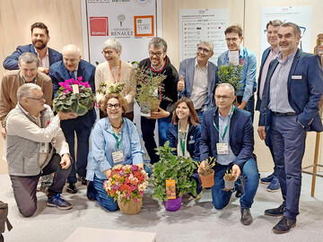 Zu einer lebendigen Begegnung von franz�sischen G�rtnern, insbesondere aus der Region um Angers, und Gartenbaujournalisten kam es am Messemittwoch.