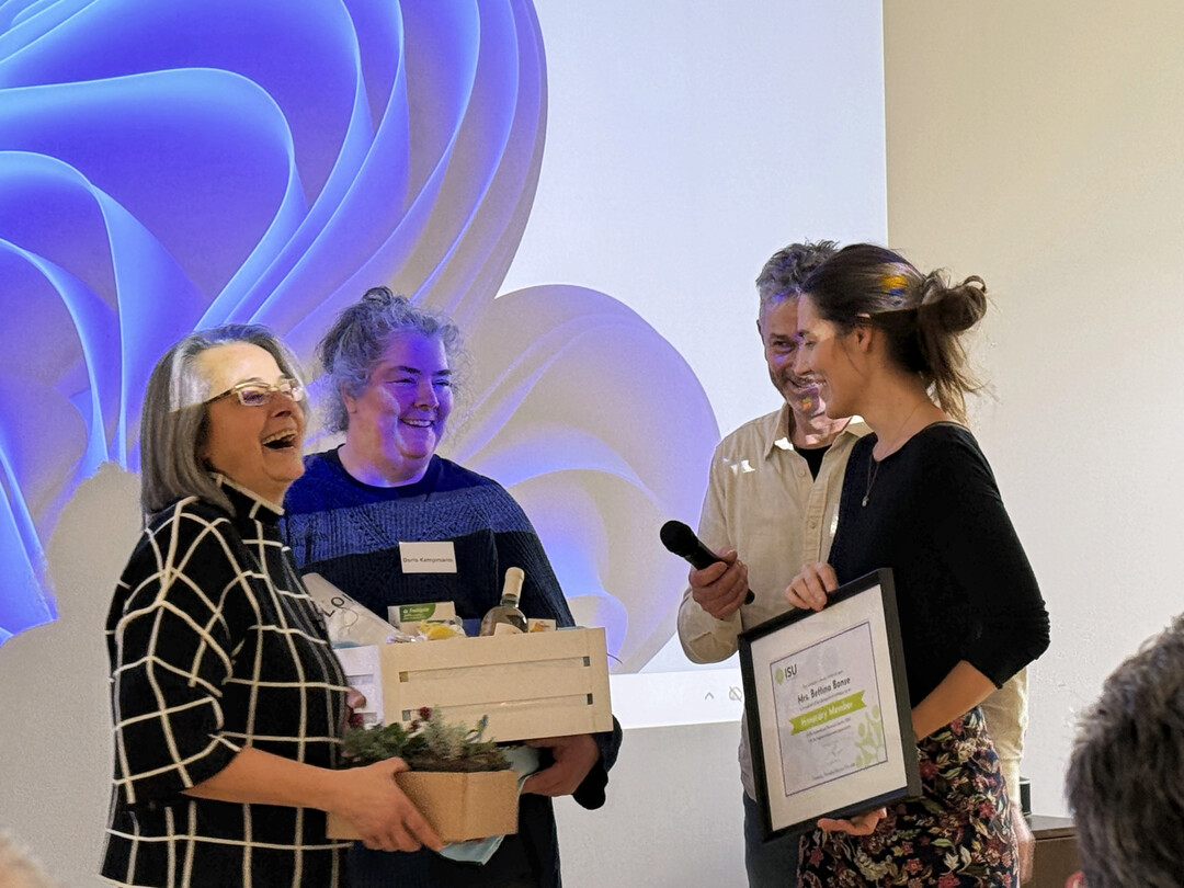 Verabschiedung von Bettina Banse als ISU-Gesch�ftsf�hrerin (v.r.): Jana Holzbercherova,� Gerben Tjeerdsma, Doris Kampmann, Bettina Banse