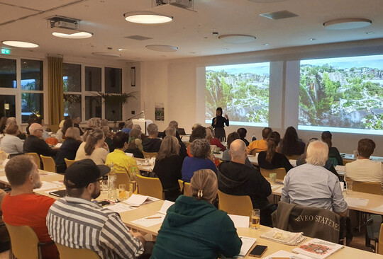 Spannende Vortr�ge erwarten Sie beim �Gartenpraxis�-Seminar 2026 in der Bildungsst�tte Gartenbau in Gr�nberg.
