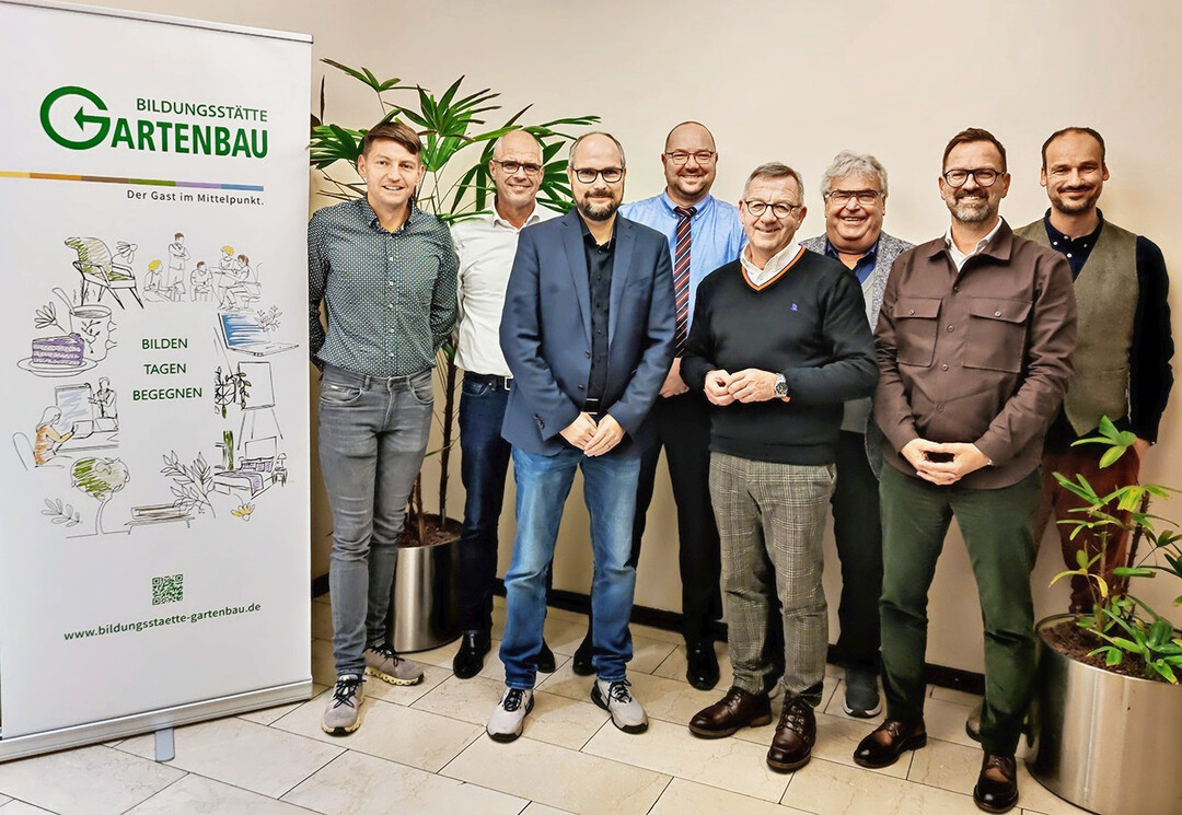 Tino Erb (3.v.l.) wird neuer Leiter der Bildungssttte Gartenbau.