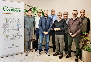 Tino Erb (3.v.l.) wird neuer Leiter der Bildungssttte Gartenbau.