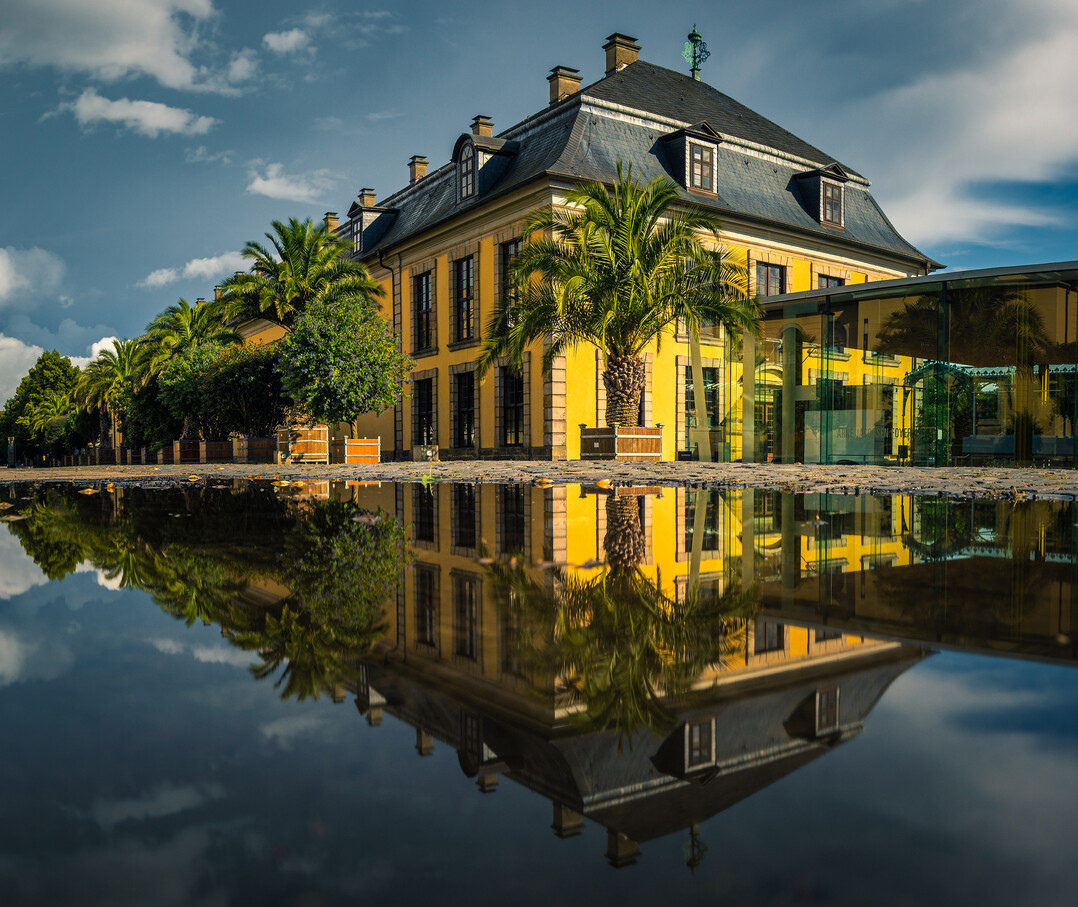 In der Kategorie The Beauty of Herrenhausen Gardens gewann ein Motiv von Alexander Fischer Das Galeriegebude, Herrenhauser Grten.