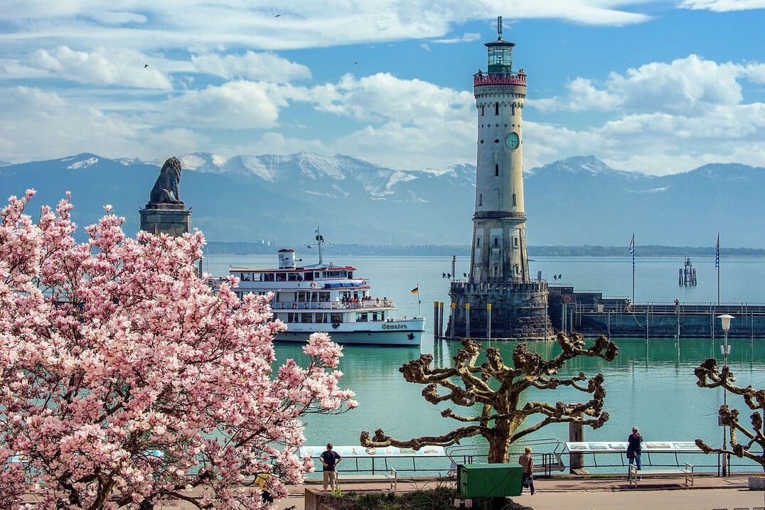    Hafeneinfahrt zur Lindauer Gartenschau am Bodensee 
