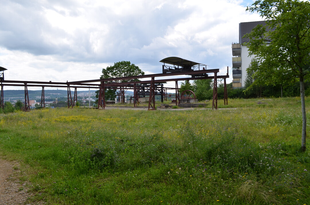 Die historische Steinkreissge (Gattersge) und die Kranbahn: Hier wurde der abgebaute Travertin in den Jahren 1920 bis 1945 bearbeitet und abtransportiert.