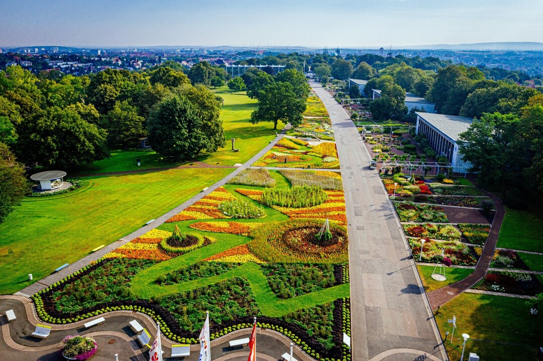 egapark Erfurt: Das große Blumenbeet (Luftaufnahme)