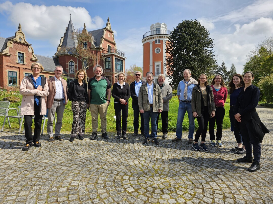 Die Hochschulkonferenz Landschaft (HKL), ein freier Zusammenschluss von Hochschulen, Universitäten sowie Fach- und Berufsverbänden mit Bezug zur grünen Branche und insbesondere der Landschaftsarchitektur, traf sich in Wuppertal, um sich unter anderem über den Fachkräftemangel auszutauschen und Lösungsoptionen zu diskutieren, wie qualifiziertes Personal gefördert und gewonnen werden kann.