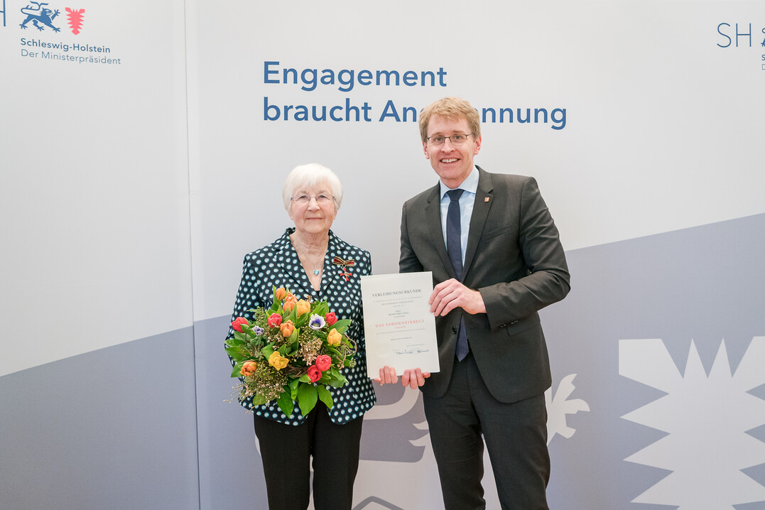 Auszeichnung für Hildegard Lunau, ehemalige Leiterin des Deutschen Baumschulmuseums.