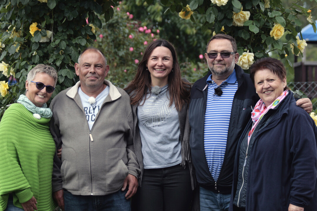 Die Kandidaten des Wettbewerbs "Hessens schönster Kleingarten 2019" (v.l.n.r.): Gabi Kallus, Peter Richter, Magdalena Griegal, Jaromir Kallus und Konny Rissmann.