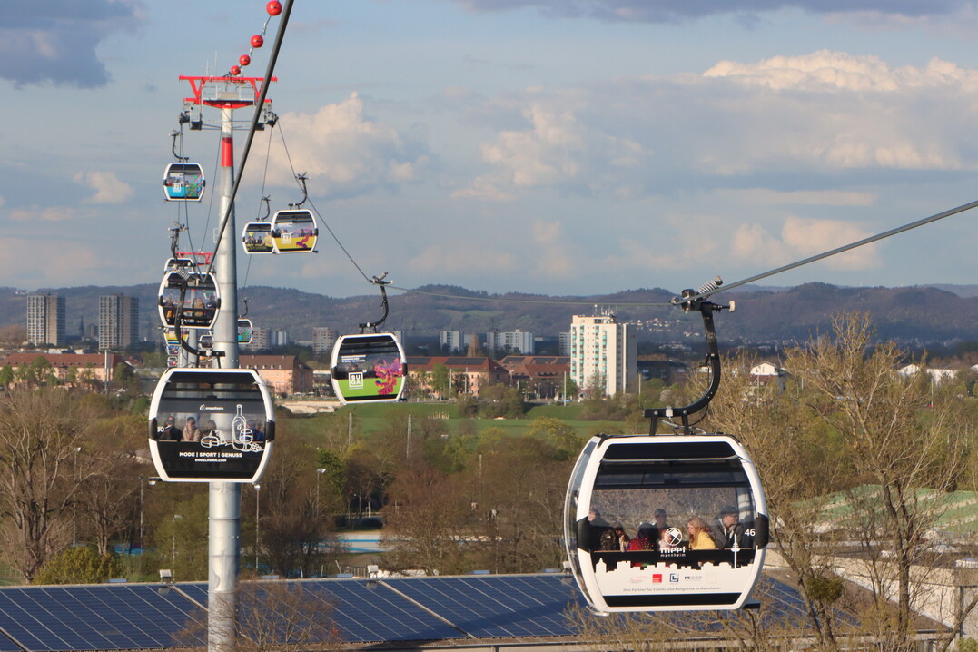 Zur Seilbahn gehören 64 Kabinen.