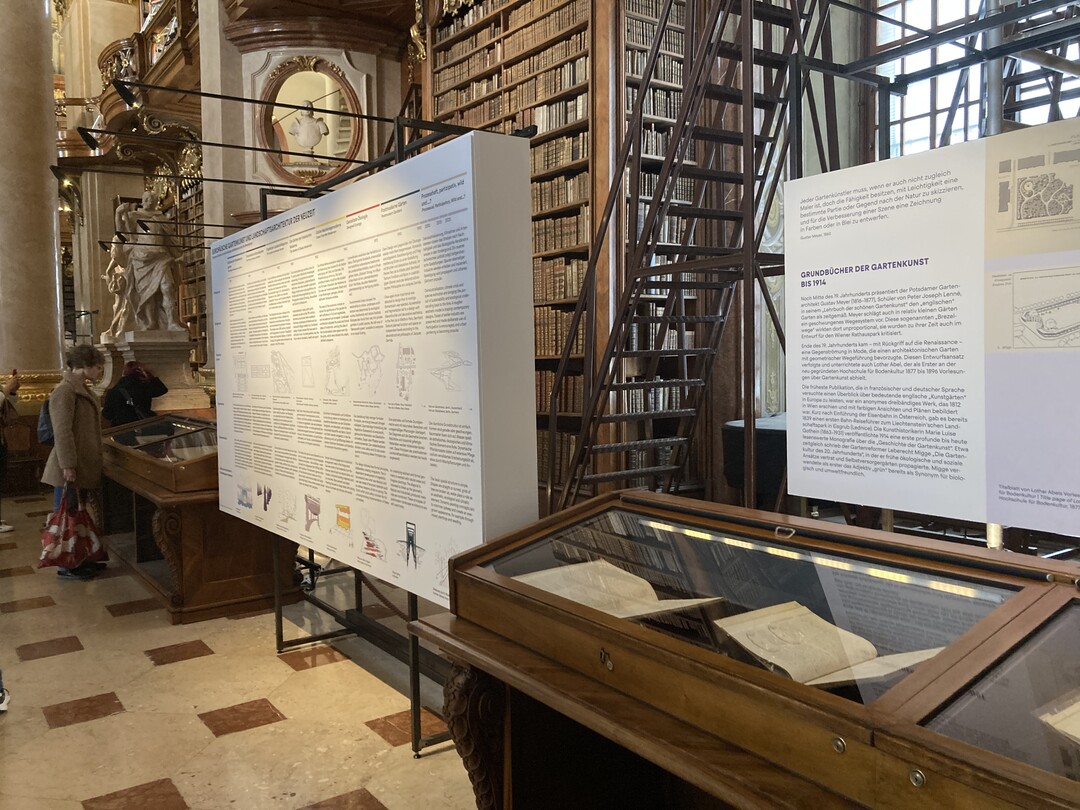 Ausstellung "Von Grten und Menschen" im Prunksaal der sterreichischen Nationalbibliothek in Wien, noch bis 5. November 2023