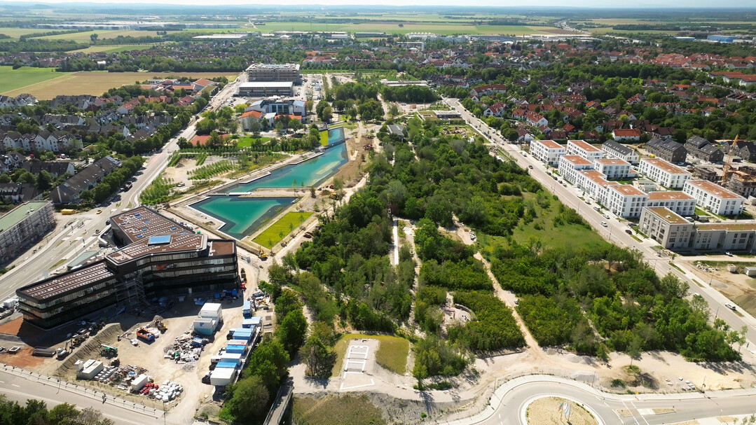 LGS Kirchheim: Blick auf den neuen Ortspark mit neu angelegtem Parksee