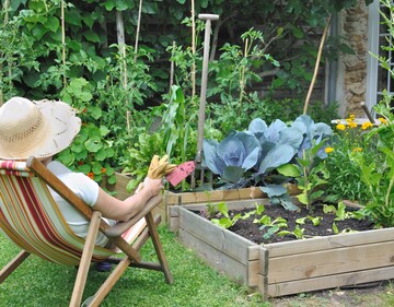 Ausruhen statt Gartenarbeit - das versprechen Abomodelle zur Gartenpflege.