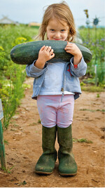 Besonders für Kinder bietet der eigene Garten wertvolle Erfahrungen