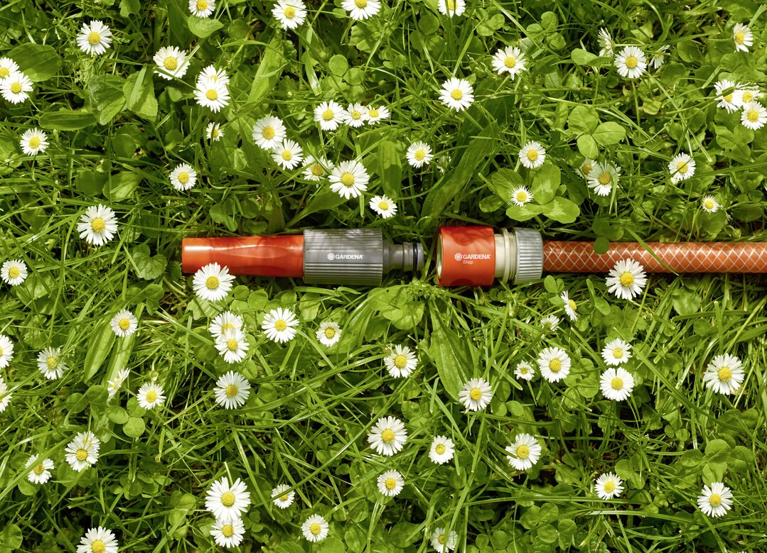 Das tropffreie einfache Klicksystem von Gardena zum Verbinden von Schlauch und Brause gibt es seit nun 50 Jahren.