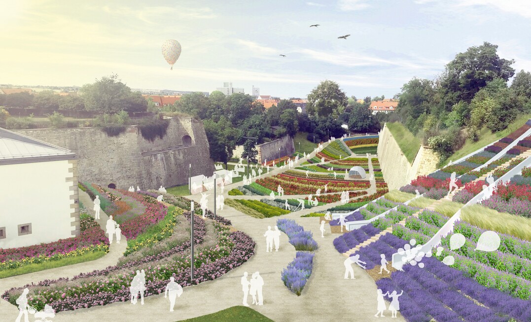    Der Festungsgraben auf dem Petersberg erblüht zur Buga Erfurt.   
