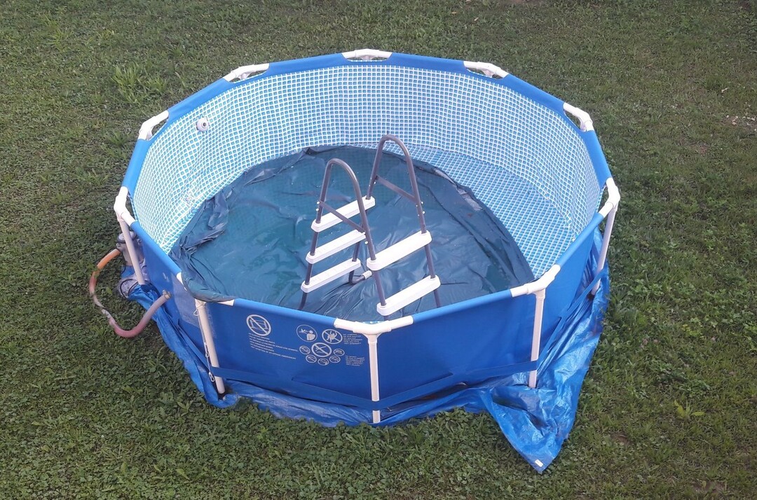 Ein mobiler Pool darf im eigenen Garten ohne Genehmigung aufgestellt werden.