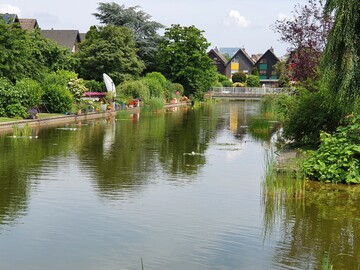 Zur Anpassung an den Klimawandel ist ein optimiertes Wassermanagement im bebauten Raum von Nten. Regenwasserspeicherung und -nutzung statt Kanalisation ist das Gebot der Stunde, um Regenwasser beispielsweise fr die Bewsserung des ffentlichen und privaten Grns nutzen zu knnen.